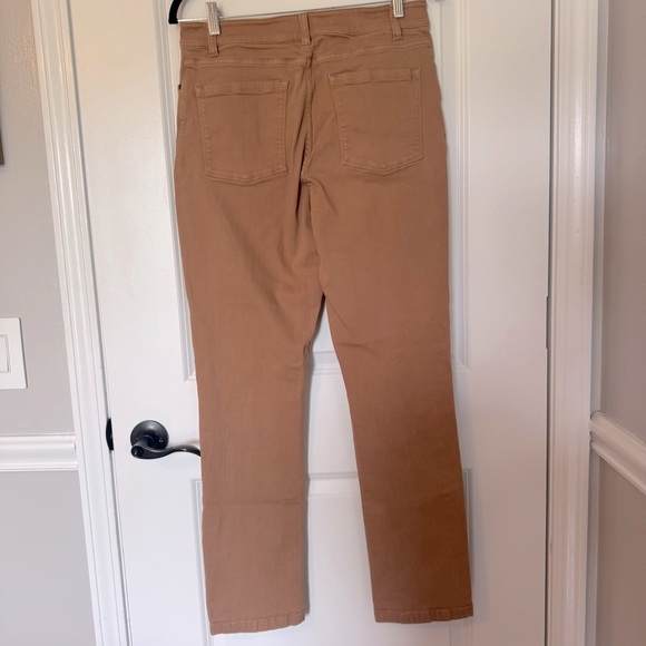 LL Bean Women's Classic Fit Tan Straight Leg Size 10 Jeans - Picture 2 of 8